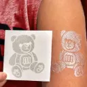 Metallische Tattoos